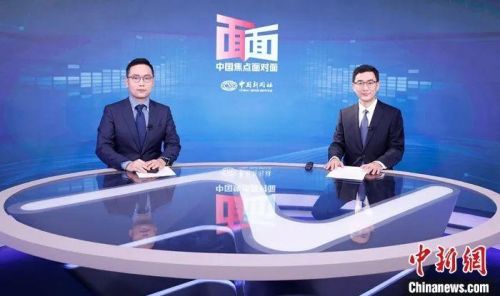 中國國家發(fā)展和改革委員會體改司副司長蔣毅(右)日前在北京接受中新社“中國焦點面對面”專訪。中新社記者 蔣啟明 攝